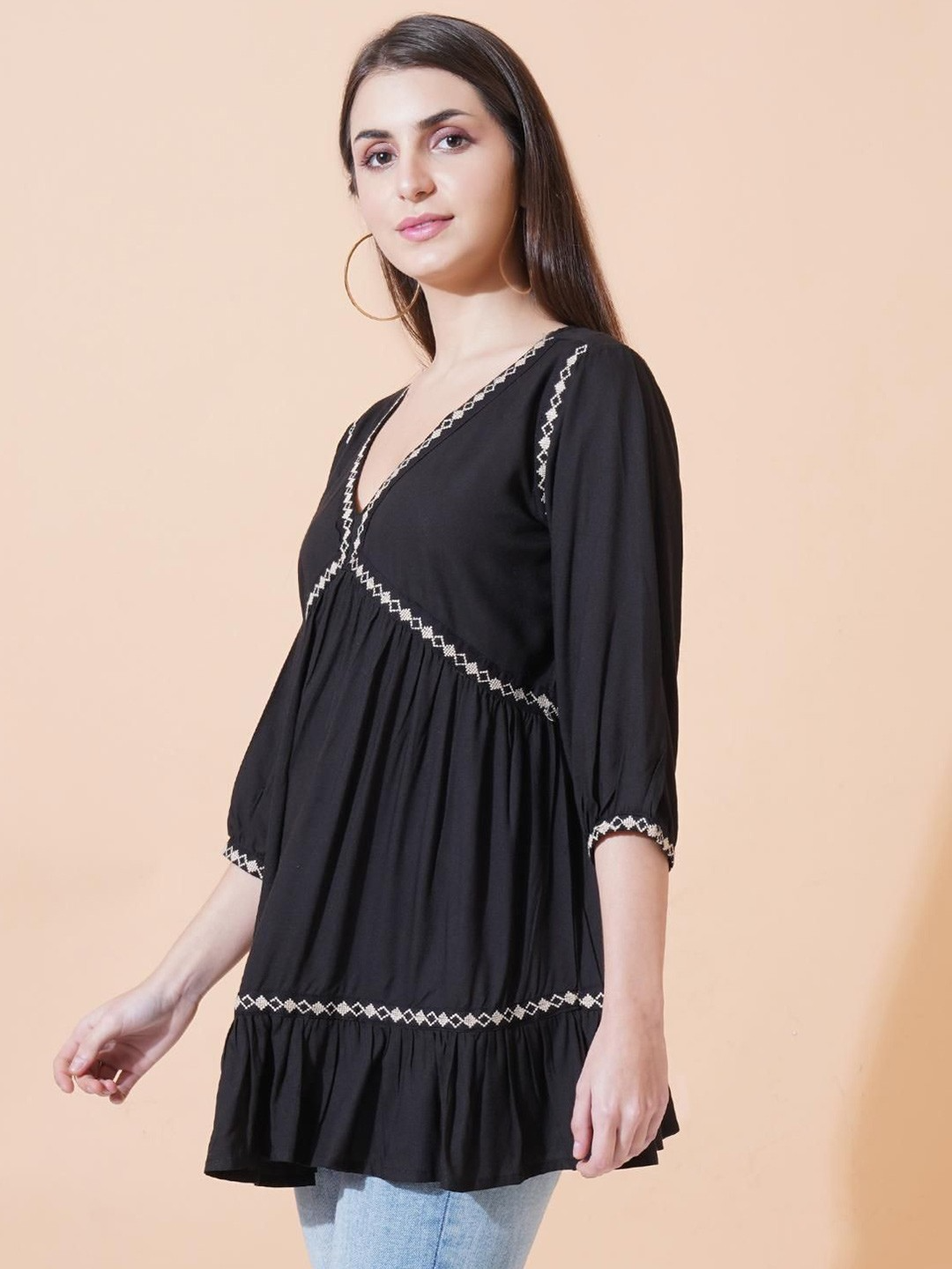 Women Embroidered Longline V-Neck Top