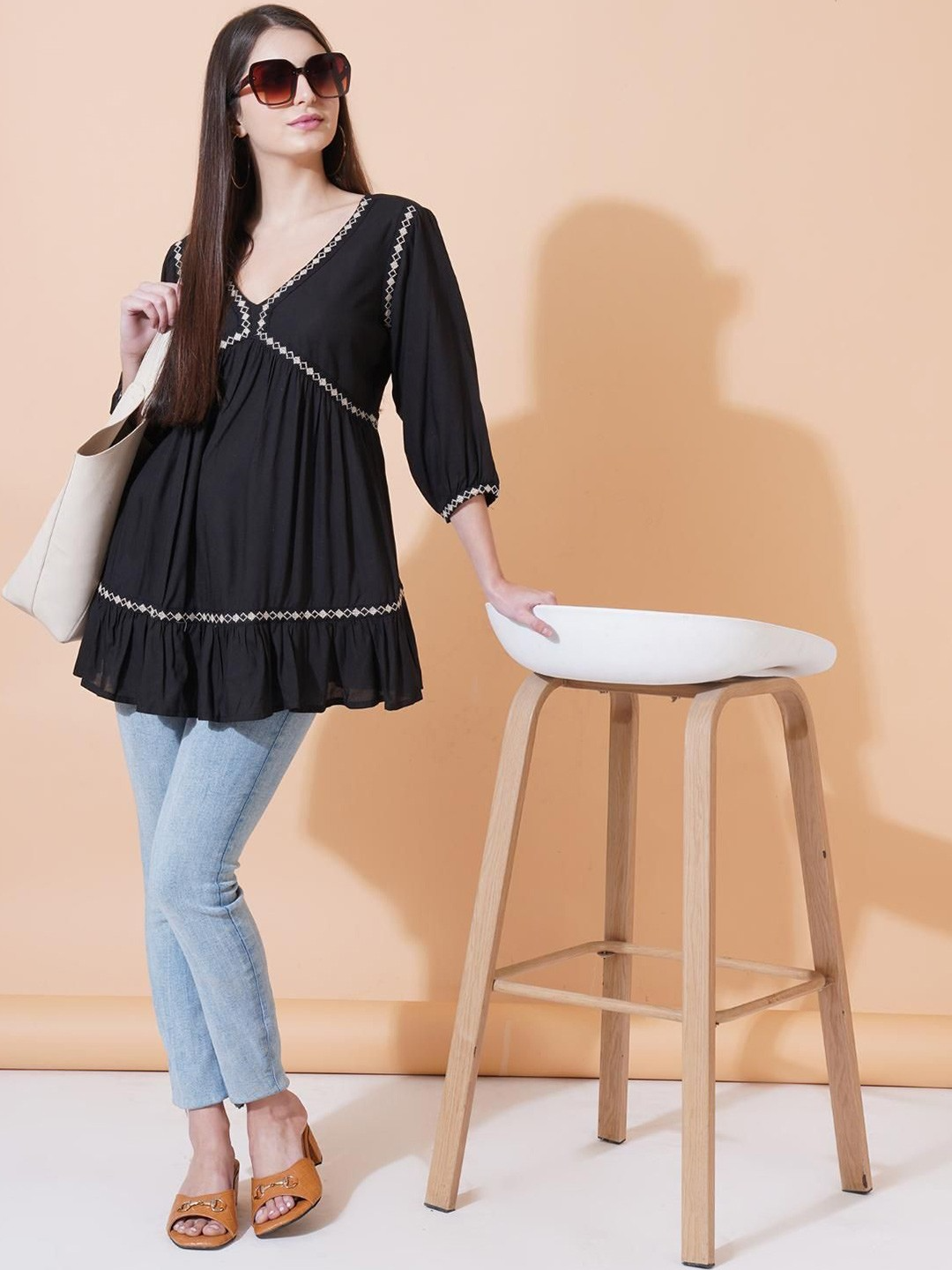 Women Embroidered Longline V-Neck Top
