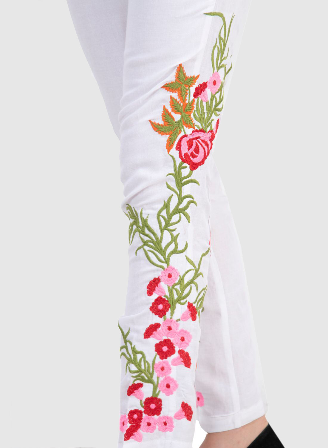 Women Trouser White Regular Fit Rayon