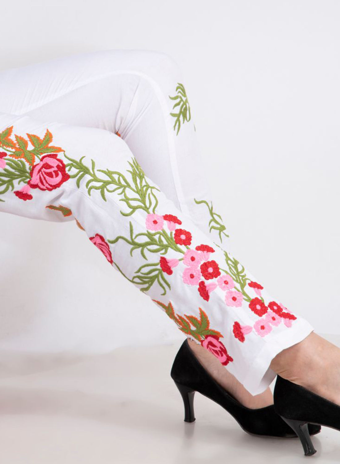 Women Trouser White Regular Fit Rayon